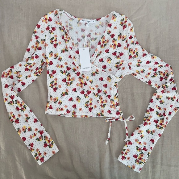 Antistar Tops - Cute Floral Top - NWT